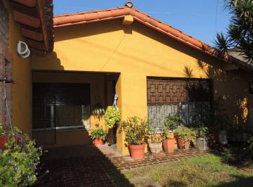 Casa · 160m² · 3 Ambientes · 2 Cocheras · Venta Casa 3 Amb Lomas del Mirador Apto Credito