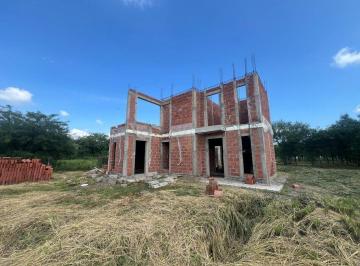 Casa · 118m² · 7 Ambientes · 1 Cochera · Venta Casa en Construccion B° Privado Enea