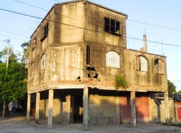 Edificio · 225m² · 6 Cocheras · Venta de Edificio a Refaccionar Zona Estadio Unico