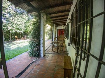 Casa · 205m² · 6 Ambientes · 1 Cochera · Venta Casa 6 Amb. con Parque + Escritorio + Lavadero