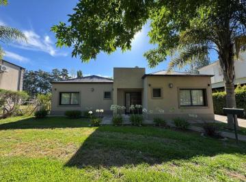 Casa · 155m² · 4 Ambientes · 4 Cocheras · Casa Venta Los Jazmines Pilar del Este Apto Banco