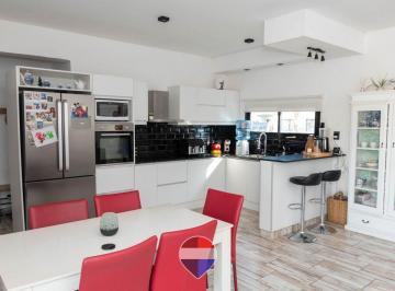 Casa · 61m² · 3 Ambientes · 1 Cochera · Casa 2 Dorm. en Venta La Plata, El Rodeo