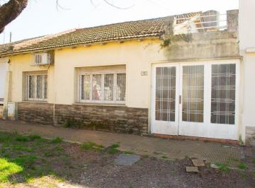 Casa · 96m² · 3 Ambientes · 1 Cochera · Casa 3 Ambientes Venta Banfield