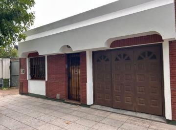 PH · 198m² · 4 Ambientes · 1 Cochera · Casa 4 Amb con Cochera en Lomas de Zamora