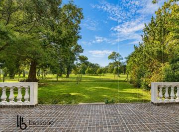 Casa · 185m² · 4 Ambientes · 1 Cochera · Casa en Tierra y Mar