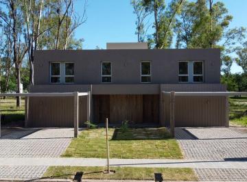 Casa · 165m² · 4 Ambientes · 2 Cocheras · Venta Casa Dúplex en Nuevo Malagueño. Diseño Único. Iluminación Natural