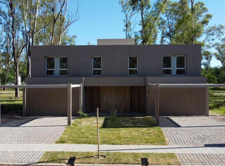 Casa · 165m² · 4 Ambientes · 2 Cocheras