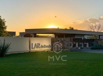 Casa · 154m² · 5 Ambientes · 2 Cocheras · Venta Casa en Barrio Privado Lar de Boedo, Lote Central.