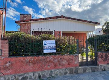 Casa · 106m² · 2 Dormitorios · 1 Cochera · Casa Centrica en Mina Clavero