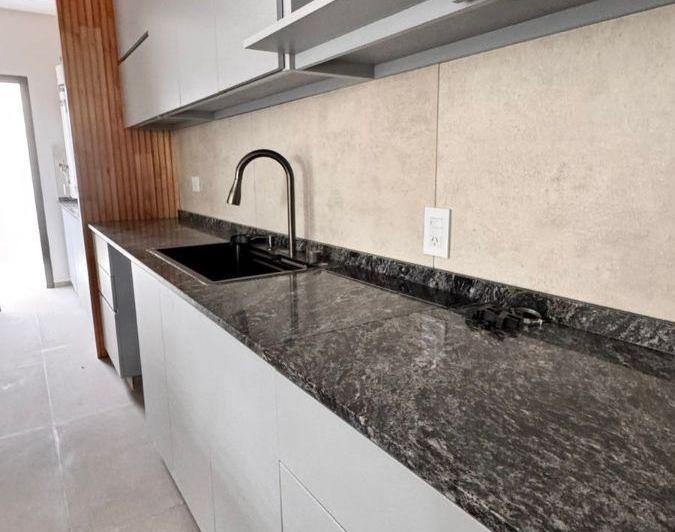 Casa · 130m² · 4 Ambientes · 2 Cocheras