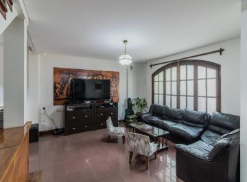 Casa · 275m² · 5 Ambientes · 1 Cochera · Casa de 5 Ambientes en Venta, Parque Avellaneda