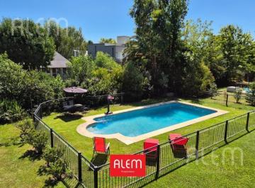 Casa · 238m² · 6 Ambientes · 6 Cocheras · El Ombu Casa en Venta