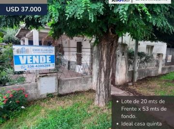 Casa · 58m² · 3 Ambientes · 1 Cochera · Amplio Lote con Casa a Reciclar en Campos Salles