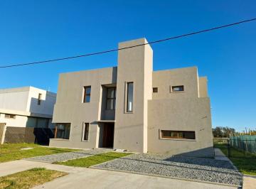 Casa · 260m² · 6 Ambientes · 2 Cocheras · Casa en Las Carolinas