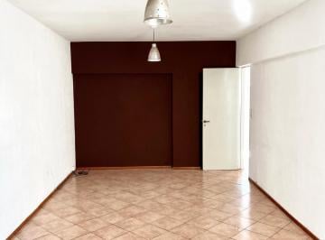 Departamento · 64m² · 5 Ambientes · Departamento de Frente - Abasto