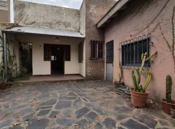 Casa · 245m² · 6 Ambientes · 1 Cochera · Casa - Victoria
