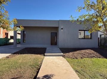 Casa · 170m² · 4 Ambientes · Casa en Venta en Santa Lucia, Pilar del Este, Pilar