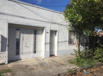 Casa · 181m² · 3 Ambientes · 3 Cocheras · 2 Dorm Sobre Gran Lote a 300 m de La Avda y del Hiper Coto - Apto Credito - Oportunidad!