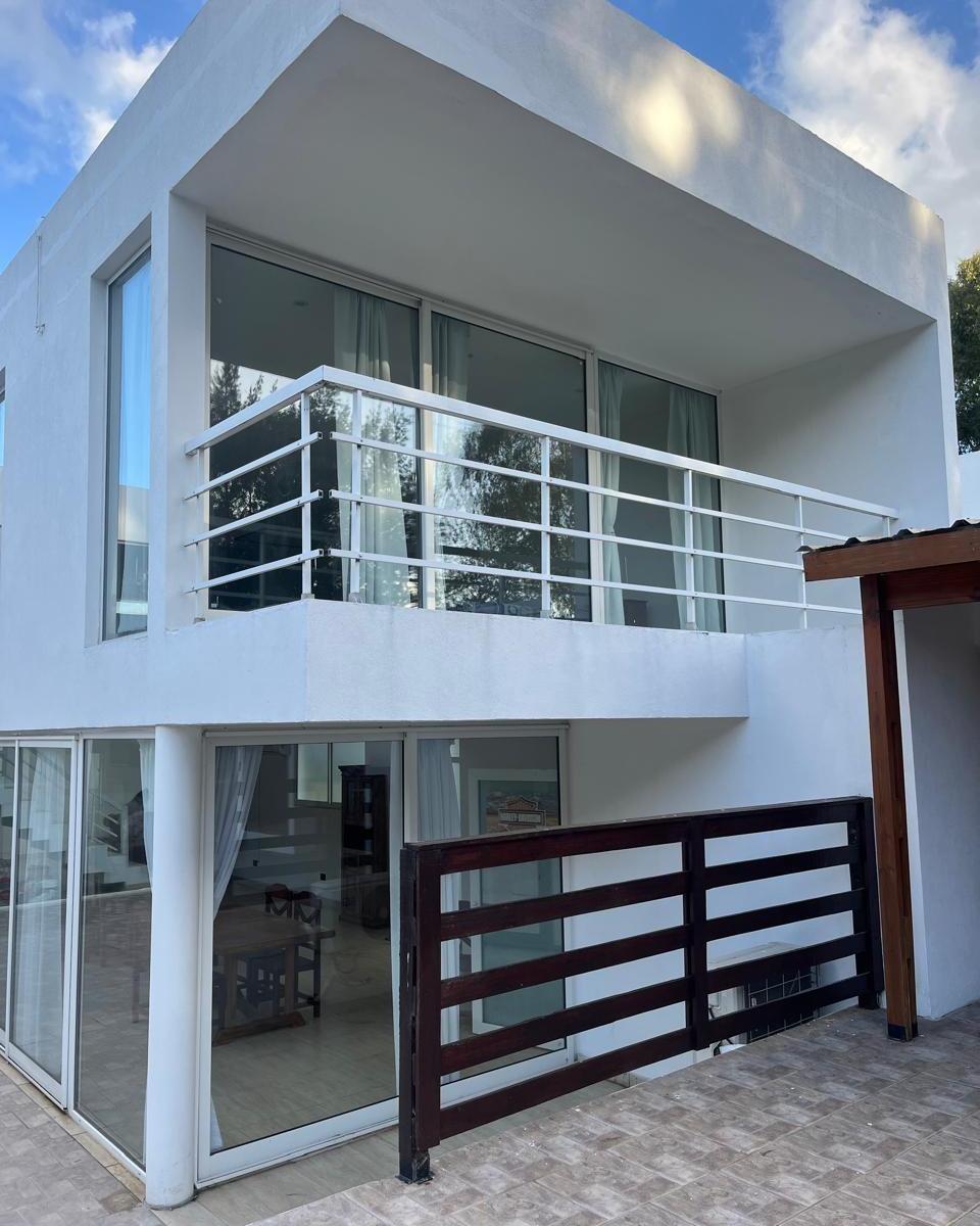 Casa 4 amb, 342m² con pileta y garage para 2 autos — Rumencó