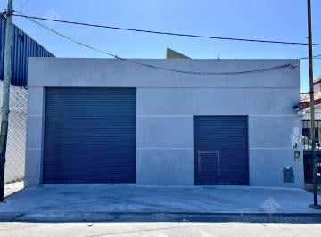 Depósito · 225m² · 4 Ambientes · 10 Cocheras · Excelente Depósito de Losa con Local U Oficina Sobre La Avda Reciclado a Nuevo!