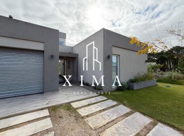 Casa · 300m² · 5 Ambientes · Casa en Venta Costa Esmeralda - Deportivo I