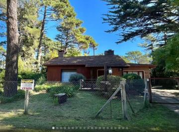 Casa de 5 ambientes, Villa Gesell · Casa en Barrio Norte en Punto Estratégico