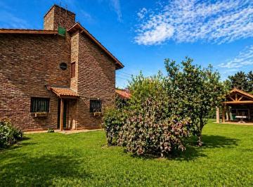 Casa · 260m² · 6 Ambientes · 1 Cochera · Casa en Venta en Mapuche Country Club, Pilar, G. B. a. Zona Norte