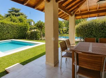 Casa · 212m² · 4 Ambientes · 5 Cocheras · Casa Chalet en Venta en Mapuche Country Club, Pilar, G. B. a. Zona Norte