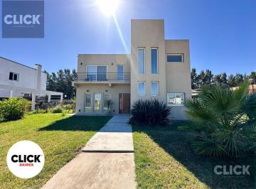 Casa · 300m² · 4 Ambientes · 2 Cocheras · Casa 4 Ambientes en Venta con Jardín y Pileta en Barrio Lagos de Canning I
