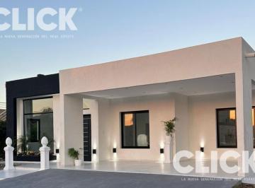 Casa · 250m² · 4 Ambientes · 2 Cocheras · Casa 4 Ambientes en Venta/alquiler en Barrio Lagos de Canning I