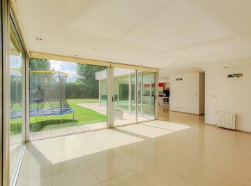 Casa · 180m² · 4 Ambientes · 3 Cocheras · Casa de 3 Dorm. en Venta en Barrio Privado Miraflores - Funes Hills