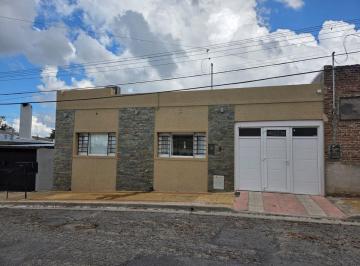 Casa · 109m² · 5 Ambientes · 1 Cochera · Venta Imperdible Casa de 2 Dorm. en Villa Italia