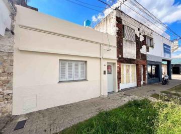 Casa · 66m² · 3 Ambientes · Casa 2 Dorm. en Venta con Patio y Terraza