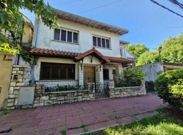 Casa · 238m² · 7 Ambientes · 2 Cocheras · Venta Casa Martinez 7 Amb 4 Dorm. Jardin