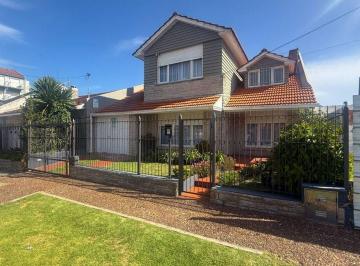 Casa · 304m² · 7 Ambientes · 3 Cocheras · Venta Casa 6 Amb. Punta Mogotes Reciclada C/parque