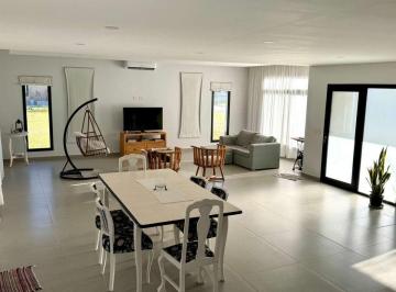 Casa · 210m² · 4 Ambientes · 3 Cocheras · Casa en Venta 4 Amb. Lagoon