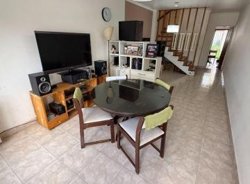 Casa · 75m² · 3 Ambientes · 1 Cochera · Venta Duplex 3 Ambientes, Apto Crédito, P. Mogotes