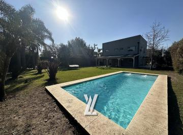 Casa · 156m² · 4 Ambientes · 4 Cocheras · Casa 5 Ambientes en Venta / Alquiler en Ombues de Hudson