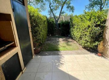 Casa · 73m² · 2 Ambientes · 2 Cocheras · Alquiler Dúplex en Manzanares Chico 3 Ambientes
