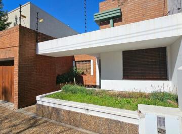 Casa · 123m² · 3 Ambientes · 1 Cochera · Venta Casa 3 Ambientes Quilmes Centro