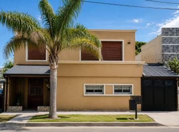 Casa · 180m² · 6 Ambientes · 2 Cocheras · Casa Venta Quilmes 5 Ambientes Jardin Apta Credito