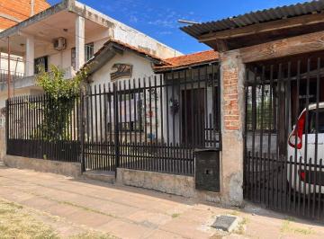 Casa · 72m² · 3 Ambientes · 1 Cochera · Venta Casa 3 Amb. Pileta y Parque. Loma Hermosa
