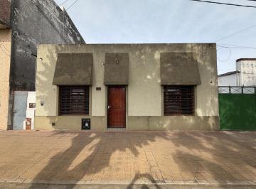 Casa · 110m² · 3 Ambientes · Casa 3 Ambientes en Venta en La Plata con Patio