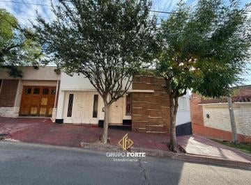 Casa · 202m² · 4 Ambientes · 1 Cochera · Casa en Venta - San Martin