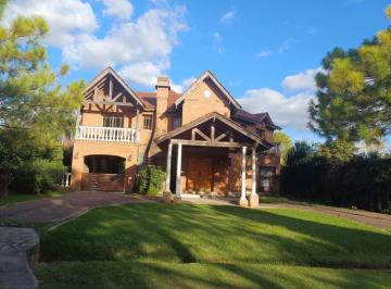 Casa · 314m² · 5 Ambientes · 5 Cocheras · Venta Casa 5 Ambientes con Jardin - Barrio Privado La Casualidad Pilar - Permuta - Apto Credito!