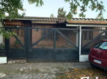 Casa de 4 ambientes, Berazategui · Casa en Venta de 3 Dorm. con Quincho Cerrado
