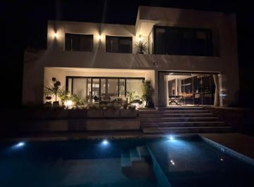 Casa de 6 ambientes, Escobar · Espectacular Casa en Venta en Acacias a La Laguna