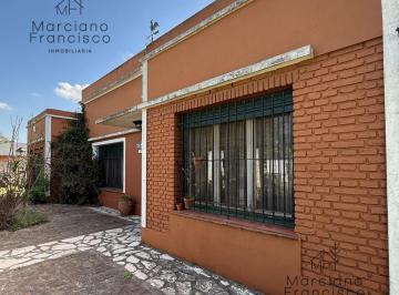 Casa · 251m² · 5 Ambientes · 1 Cochera · Casa en Venta Marcos Paz