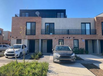 Casa de 4 ambientes, Tigre · Triplex en Santa Ana Joven, Villanueva. 3 Dorm., Parrilla y Jardín
