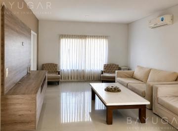 Casa · 162m² · 6 Ambientes · 5 Cocheras · Venta Casa - Barrio Santa Guadalupe, Pilar del Este